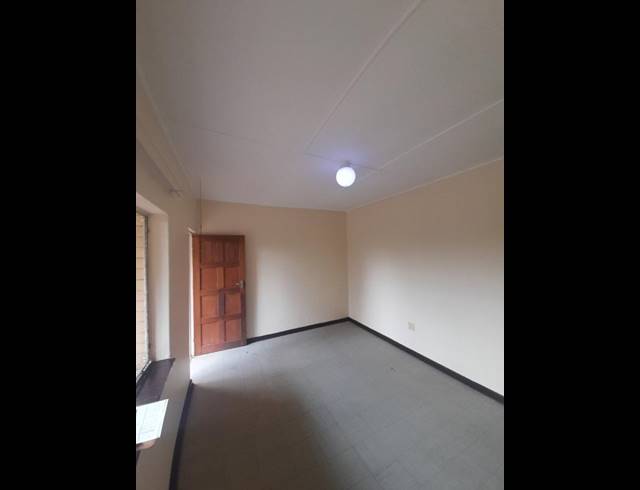 2 BEDROOM APARTMENT FOR SALE IN SASOLBURG EXT 3